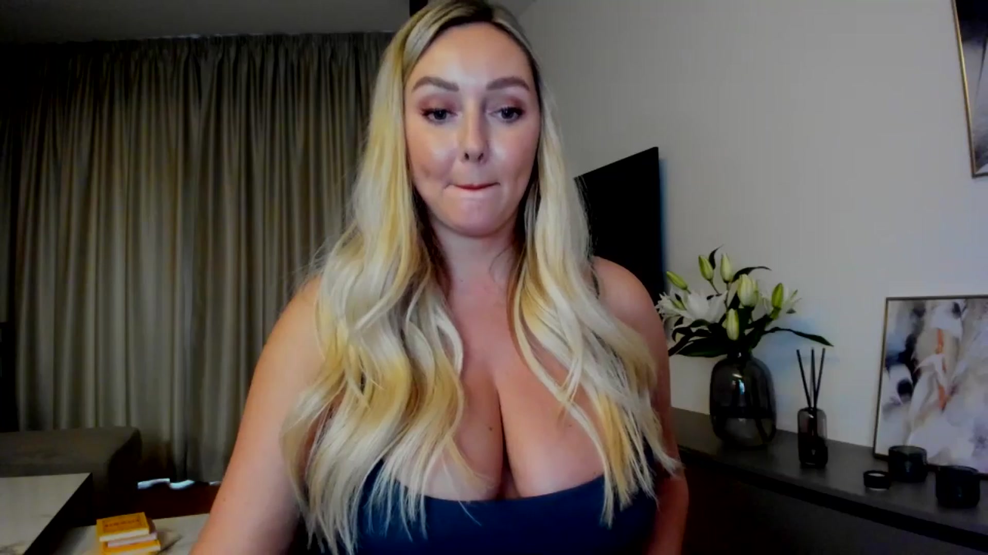 Gallery image thumbnail from Mi_Ha's myfreecams stream on, 07/15/2025, 15:58 image 10 of 20