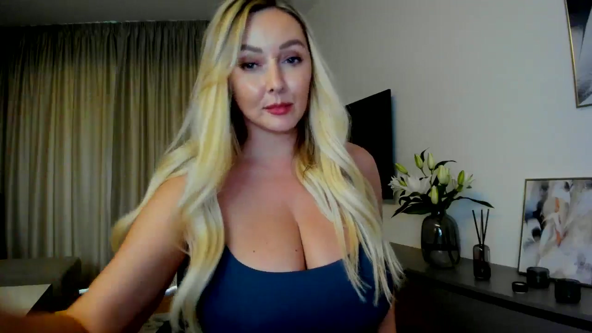 Gallery image thumbnail from Mi_Ha's myfreecams stream on, 07/15/2025, 15:58 image 17 of 20