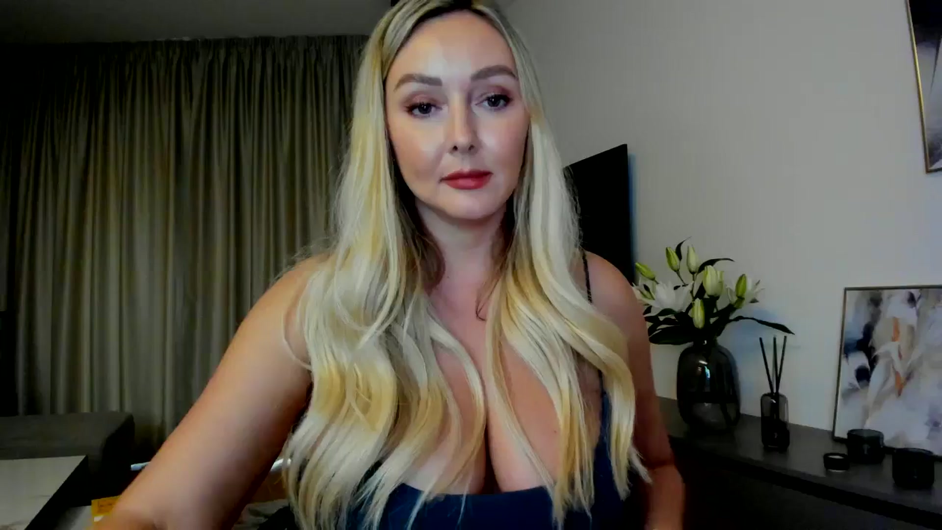 Gallery image thumbnail from Mi_Ha's myfreecams stream on, 07/15/2025, 15:58 image 4 of 20