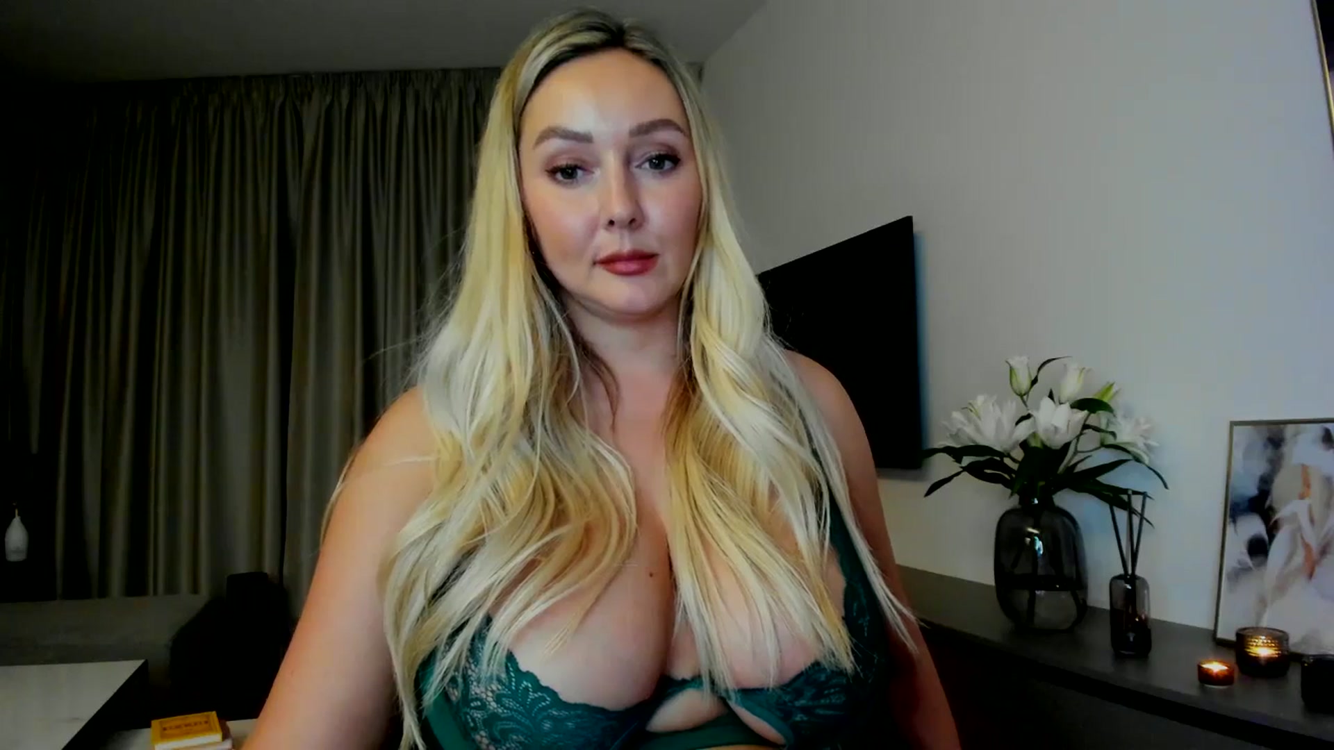 Gallery image thumbnail from Mi_Ha's myfreecams stream on, 07/16/2025, 21:36 image 9 of 20