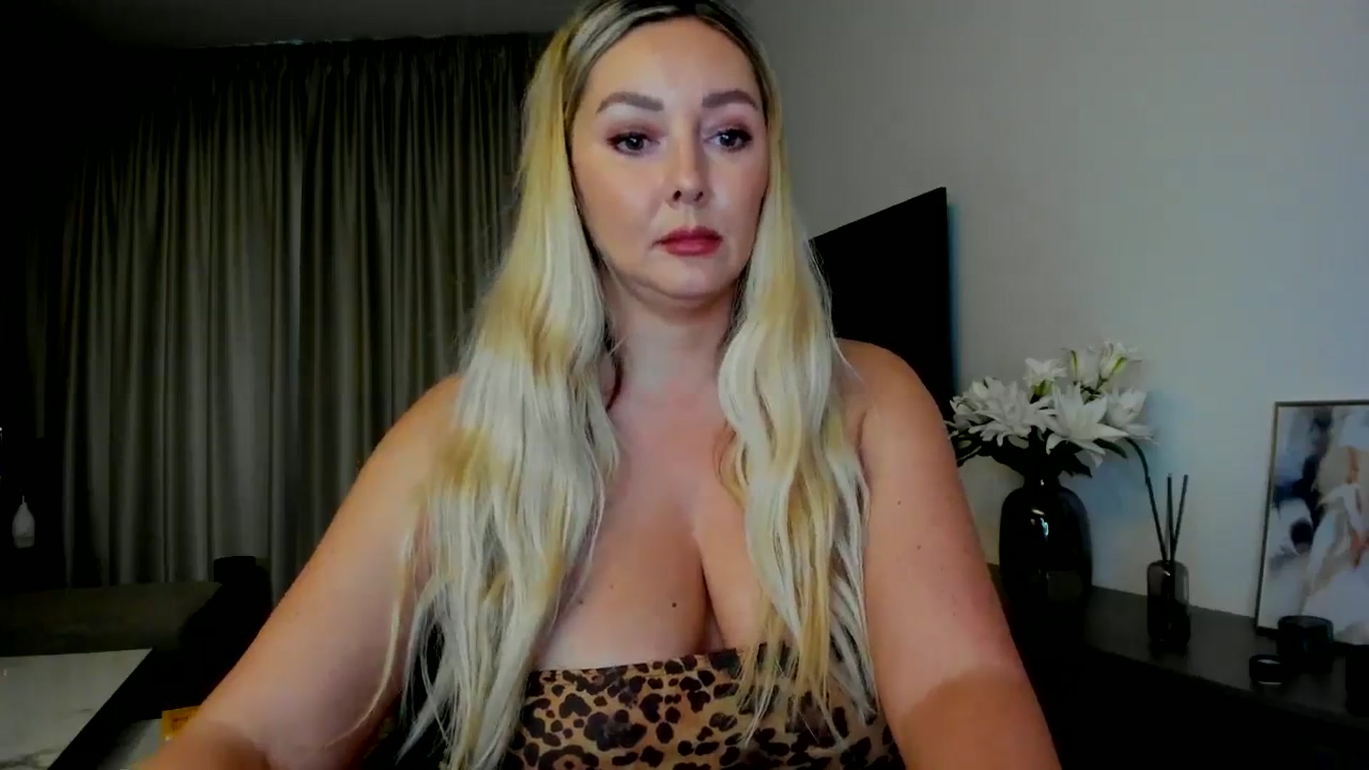 Gallery image thumbnail from Mi_Ha's myfreecams stream on, 07/18/2025, 14:30 image 5 of 20