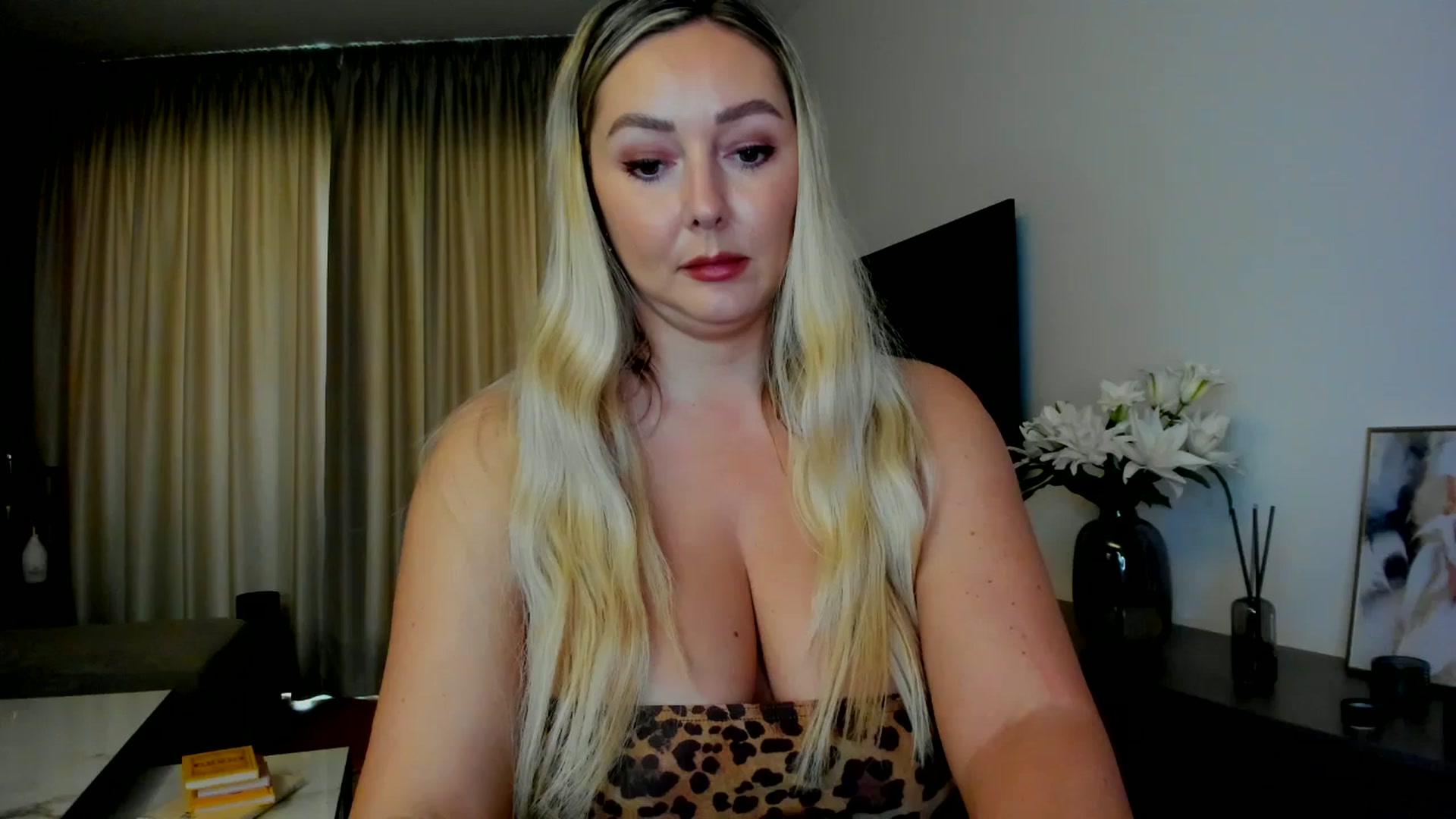 Gallery image thumbnail from Mi_Ha's myfreecams stream on, 07/18/2025, 14:30 image 3 of 20