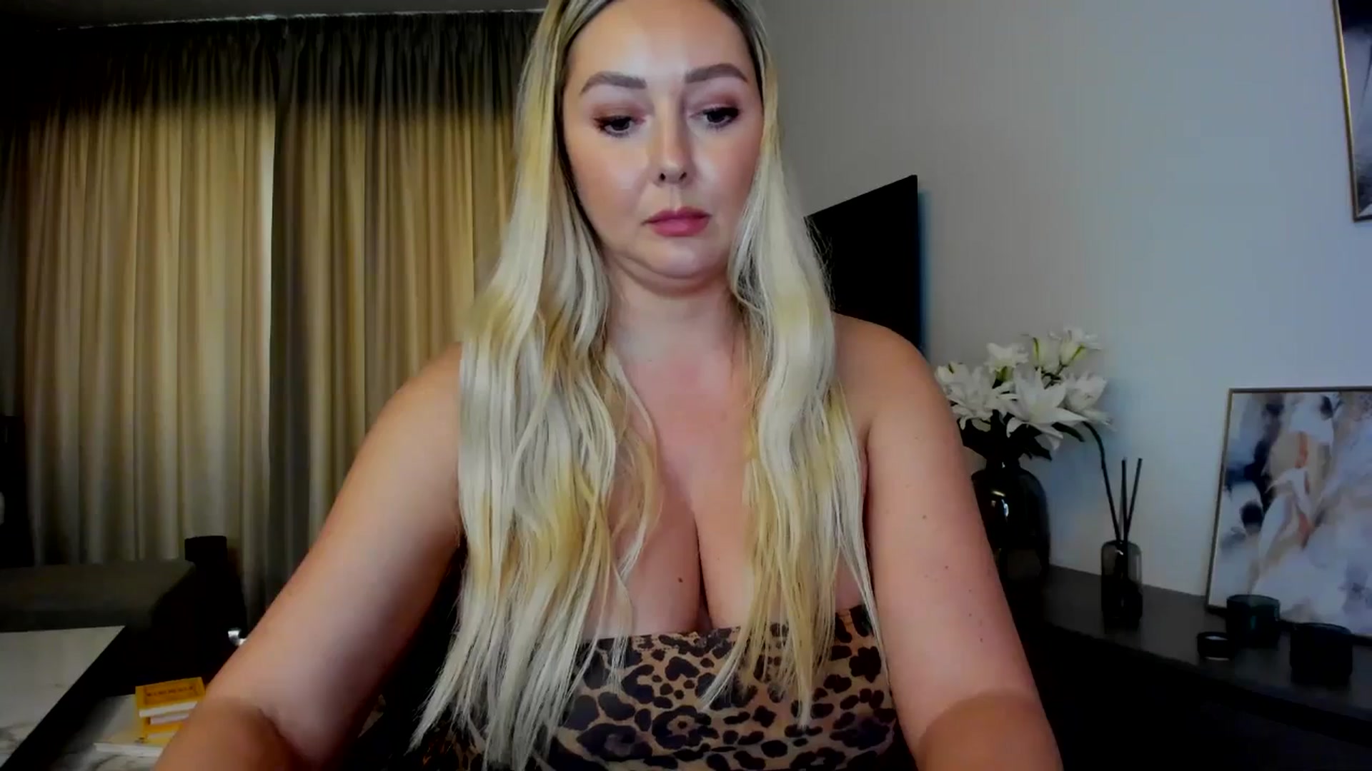 Gallery image thumbnail from Mi_Ha's myfreecams stream on, 07/18/2025, 15:23 image 15 of 20