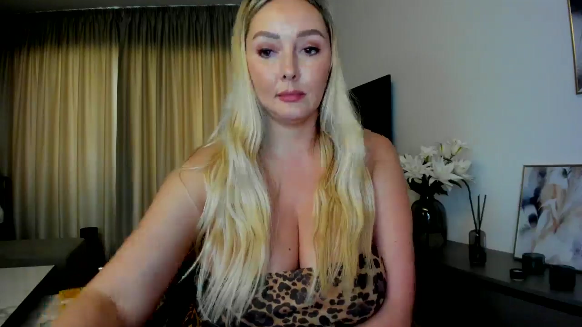 Gallery image thumbnail from Mi_Ha's myfreecams stream on, 07/18/2025, 15:23 image 12 of 20
