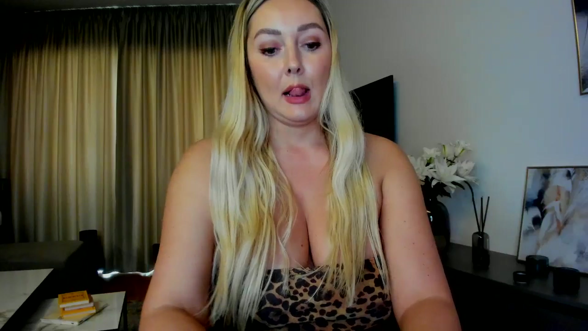 Gallery image thumbnail from Mi_Ha's myfreecams stream on, 07/18/2025, 15:23 image 16 of 20