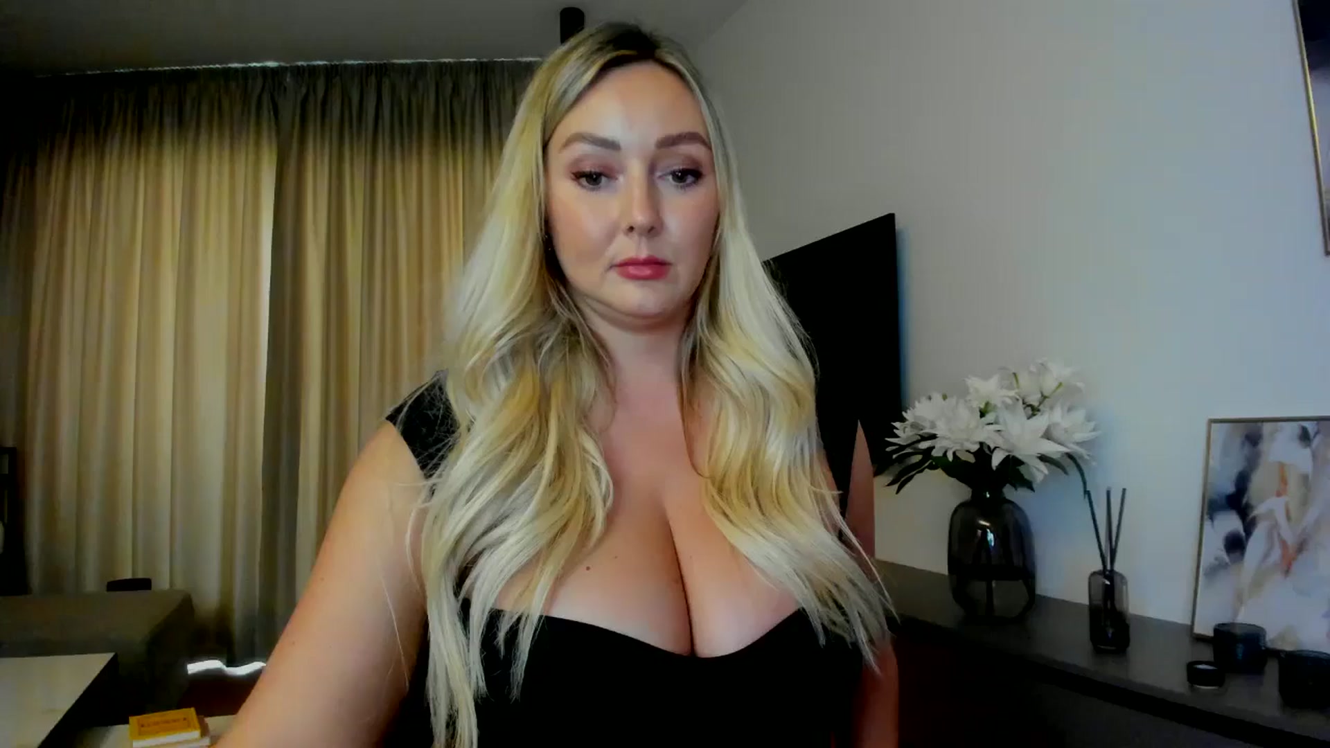 Gallery image thumbnail from Mi_Ha's myfreecams stream on, 07/19/2025, 13:49 image 18 of 20
