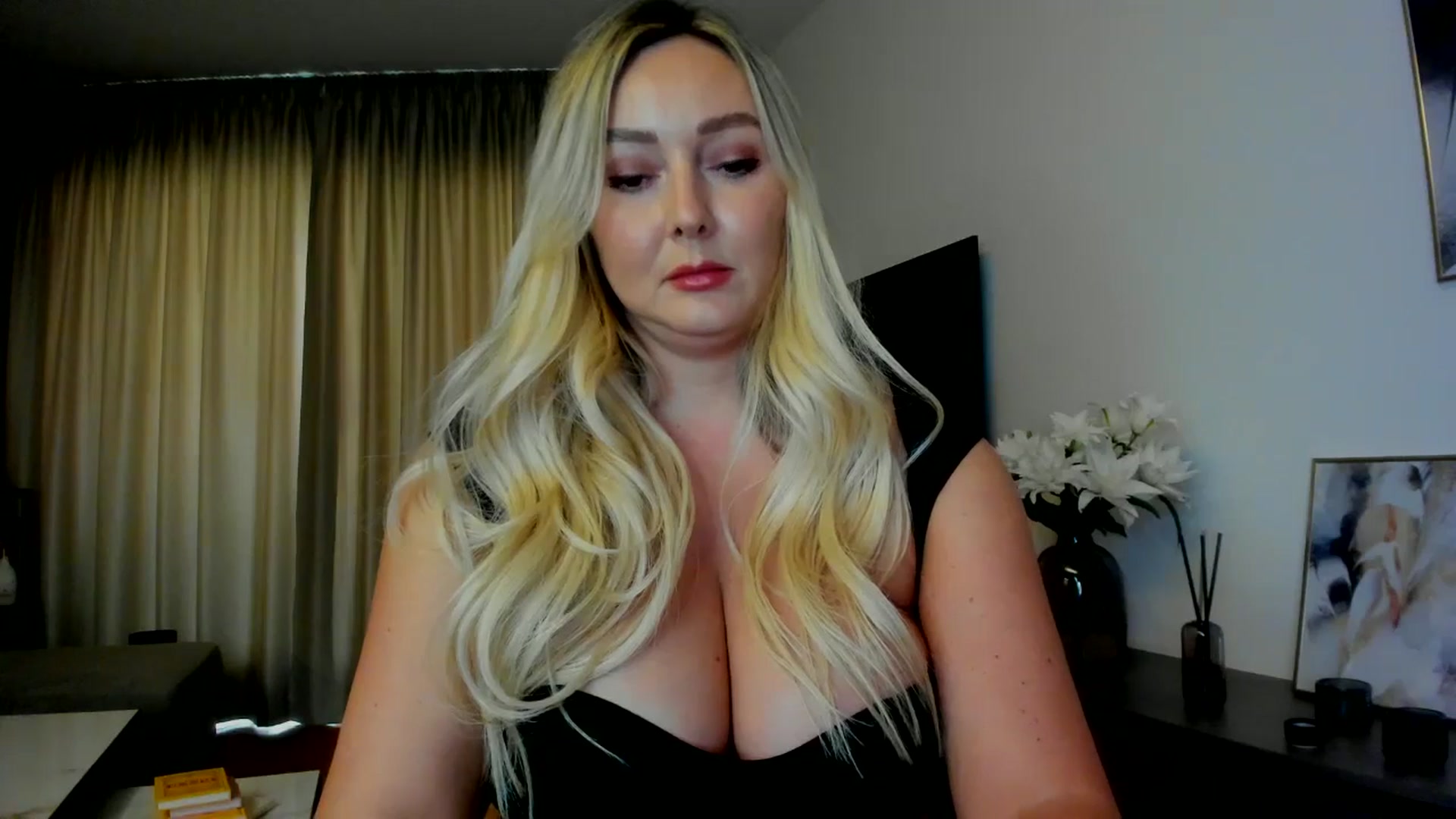 Gallery image thumbnail from Mi_Ha's myfreecams stream on, 07/19/2025, 13:49 image 7 of 20