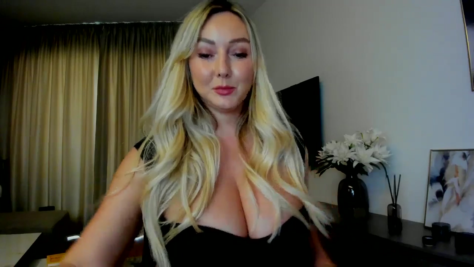 Gallery image thumbnail from Mi_Ha's myfreecams stream on, 07/19/2025, 13:49 image 11 of 20