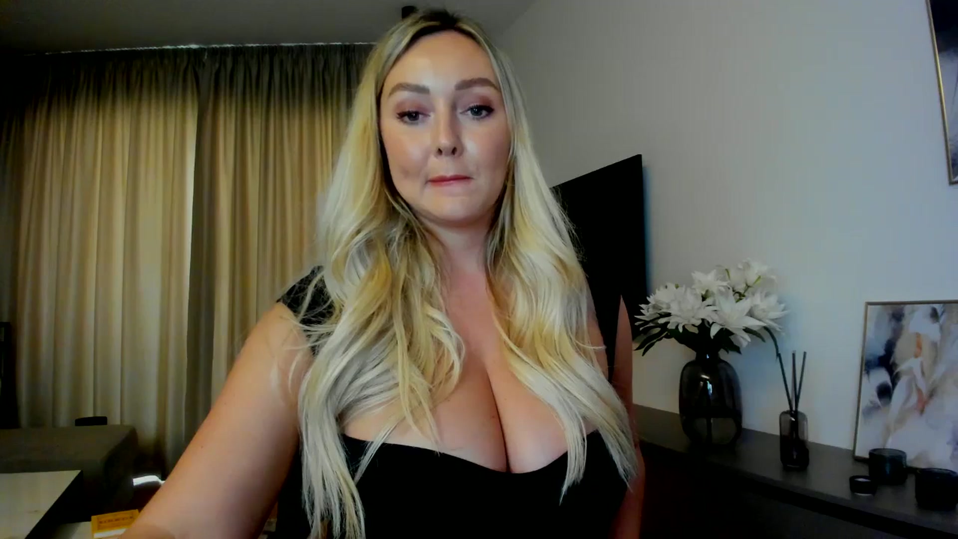 Gallery image thumbnail from Mi_Ha's myfreecams stream on, 07/19/2025, 13:49 image 16 of 20