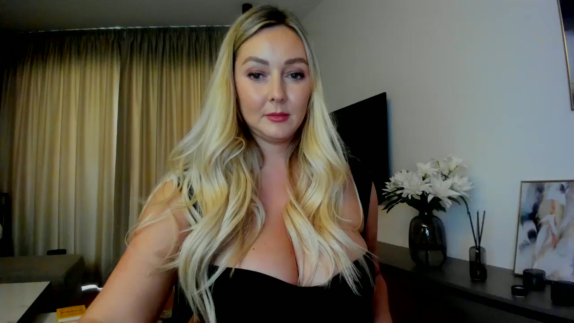 Gallery image thumbnail from Mi_Ha's myfreecams stream on, 07/19/2025, 13:49 image 12 of 20