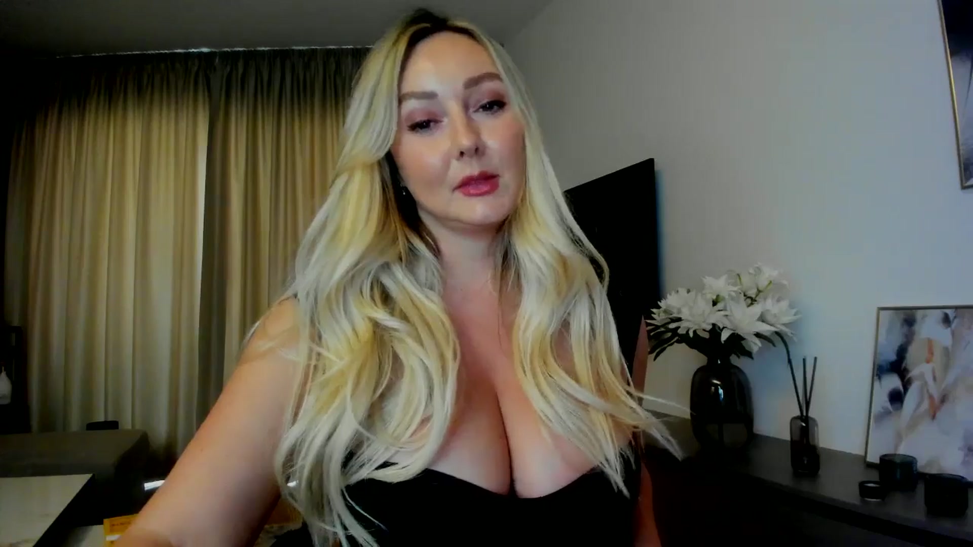 Gallery image thumbnail from Mi_Ha's myfreecams stream on, 07/19/2025, 13:49 image 8 of 20