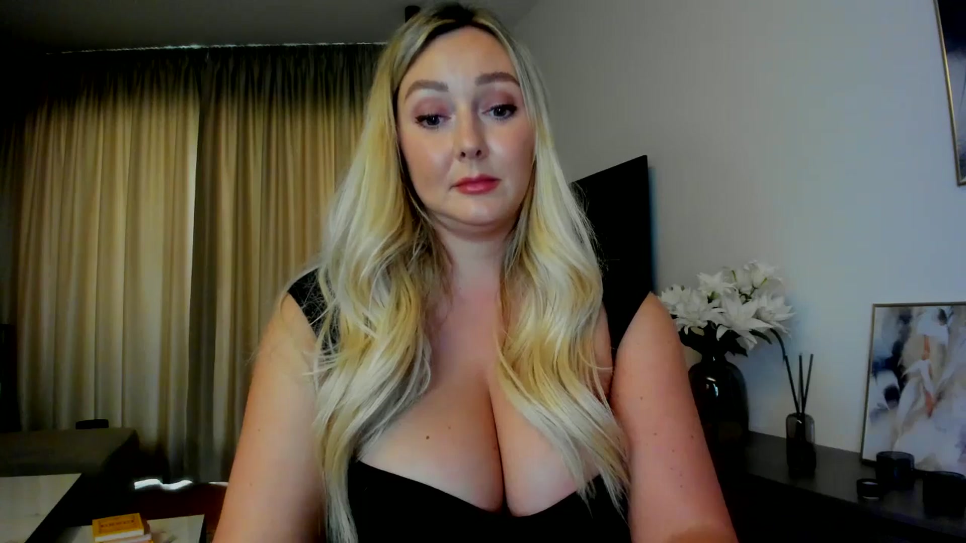 Gallery image thumbnail from Mi_Ha's myfreecams stream on, 07/19/2025, 13:49 image 15 of 20