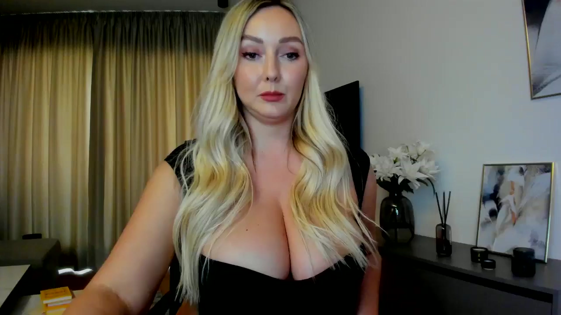 Gallery image thumbnail from Mi_Ha's myfreecams stream on, 07/19/2025, 15:06 image 16 of 20