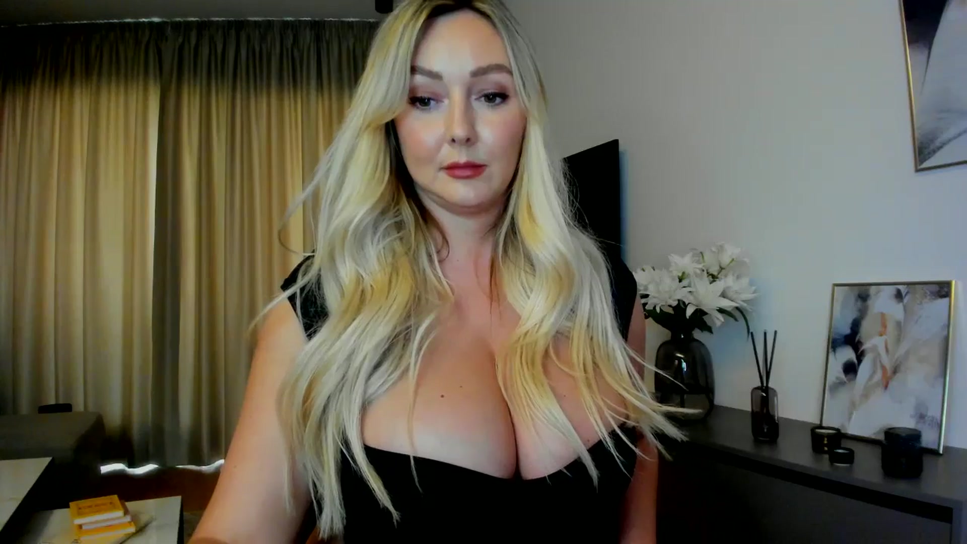 Gallery image thumbnail from Mi_Ha's myfreecams stream on, 07/19/2025, 15:06 image 17 of 20