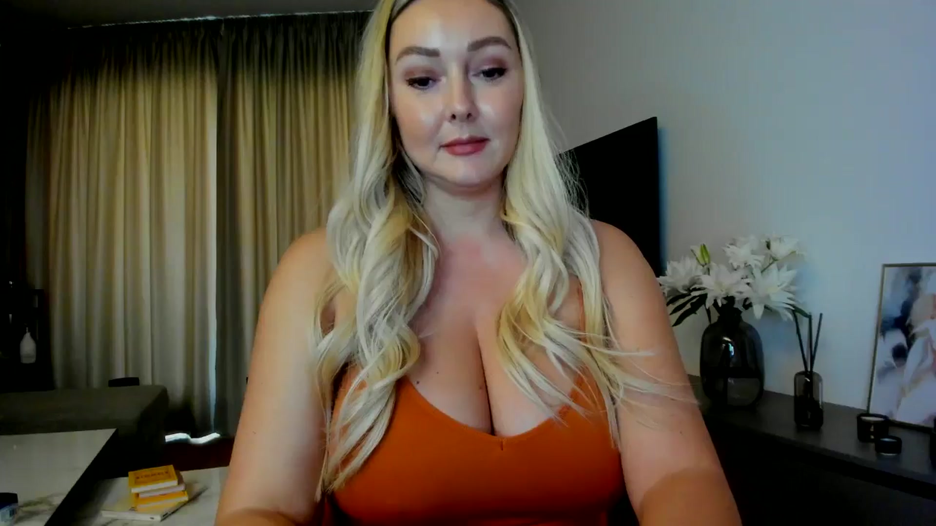 Gallery image thumbnail from Mi_Ha's myfreecams stream on, 07/20/2025, 16:17 image 4 of 20