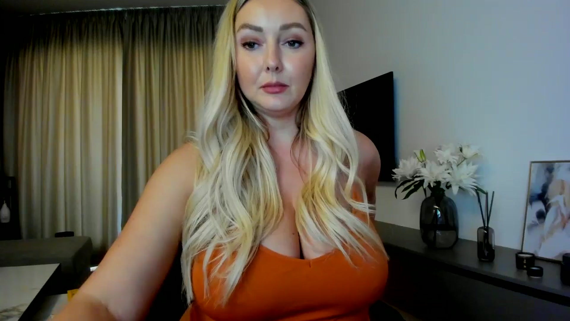 Gallery image thumbnail from Mi_Ha's myfreecams stream on, 07/20/2025, 16:17 image 6 of 20