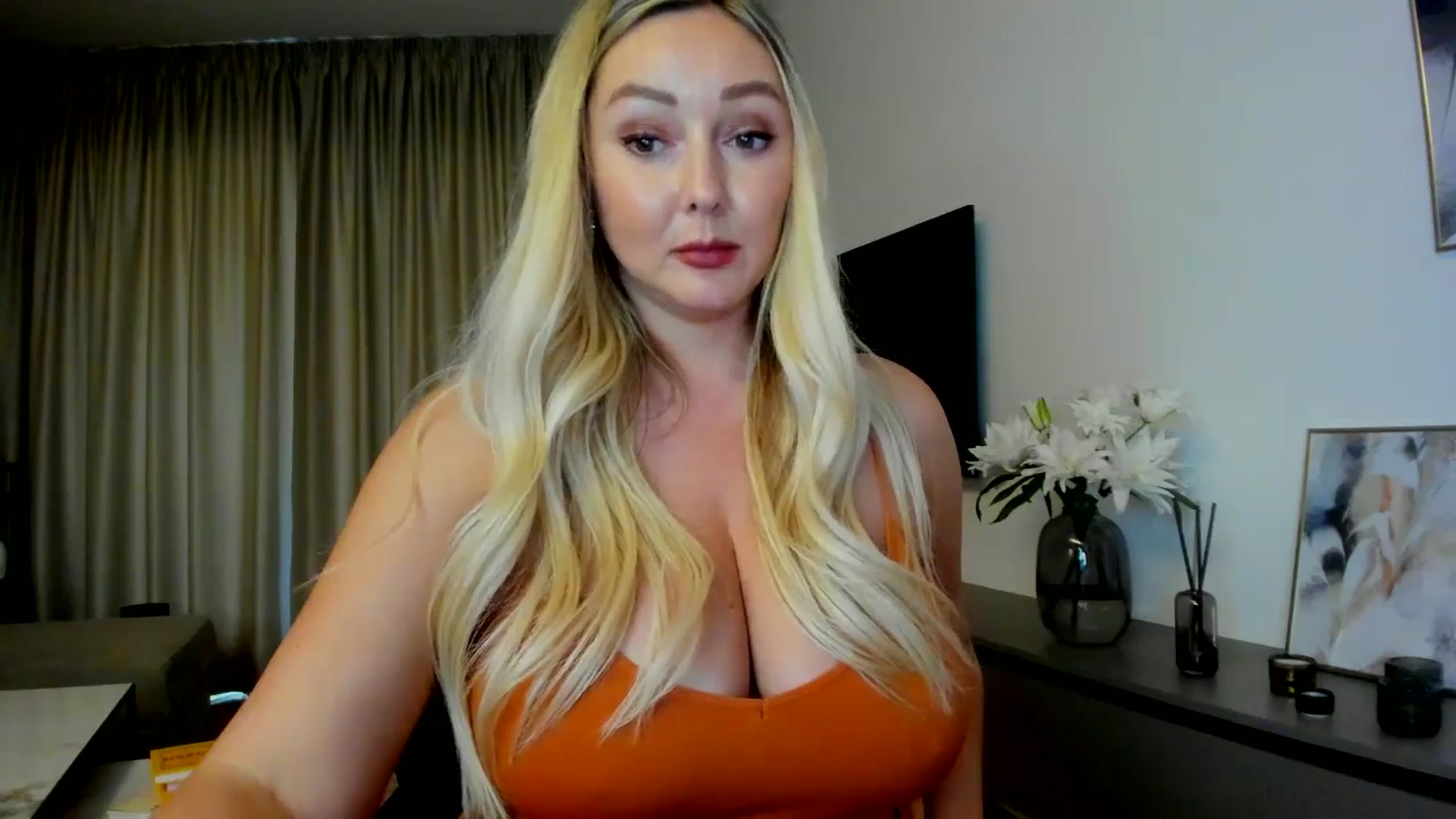 Gallery image thumbnail from Mi_Ha's myfreecams stream on, 07/20/2025, 16:17 image 15 of 20