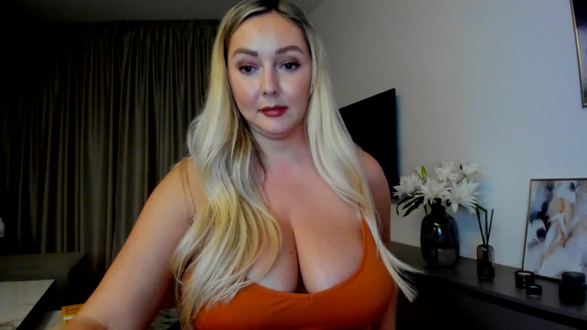 Gallery image thumbnail from Mi_Ha's myfreecams stream on, 07/20/2025, 21:03 image 17 of 20