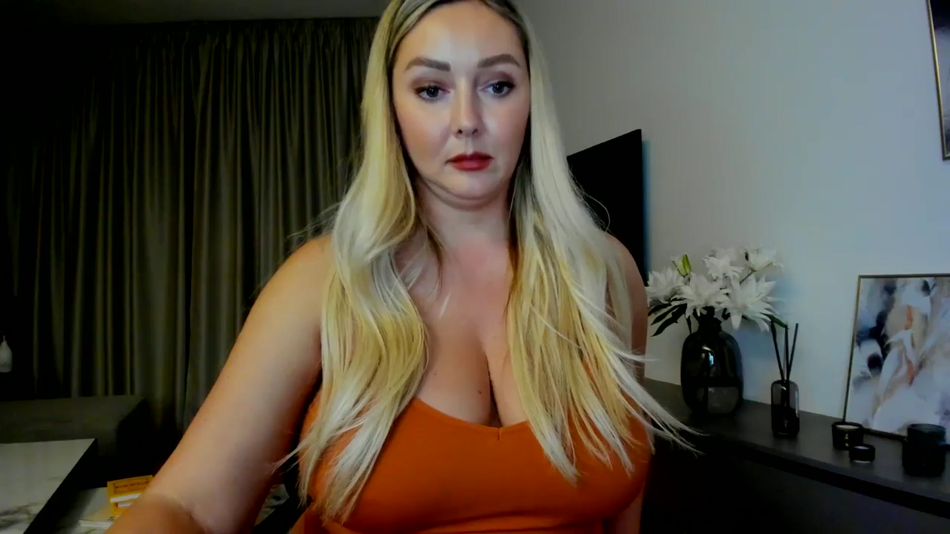 Gallery image thumbnail from Mi_Ha's myfreecams stream on, 07/20/2025, 21:03 image 4 of 20
