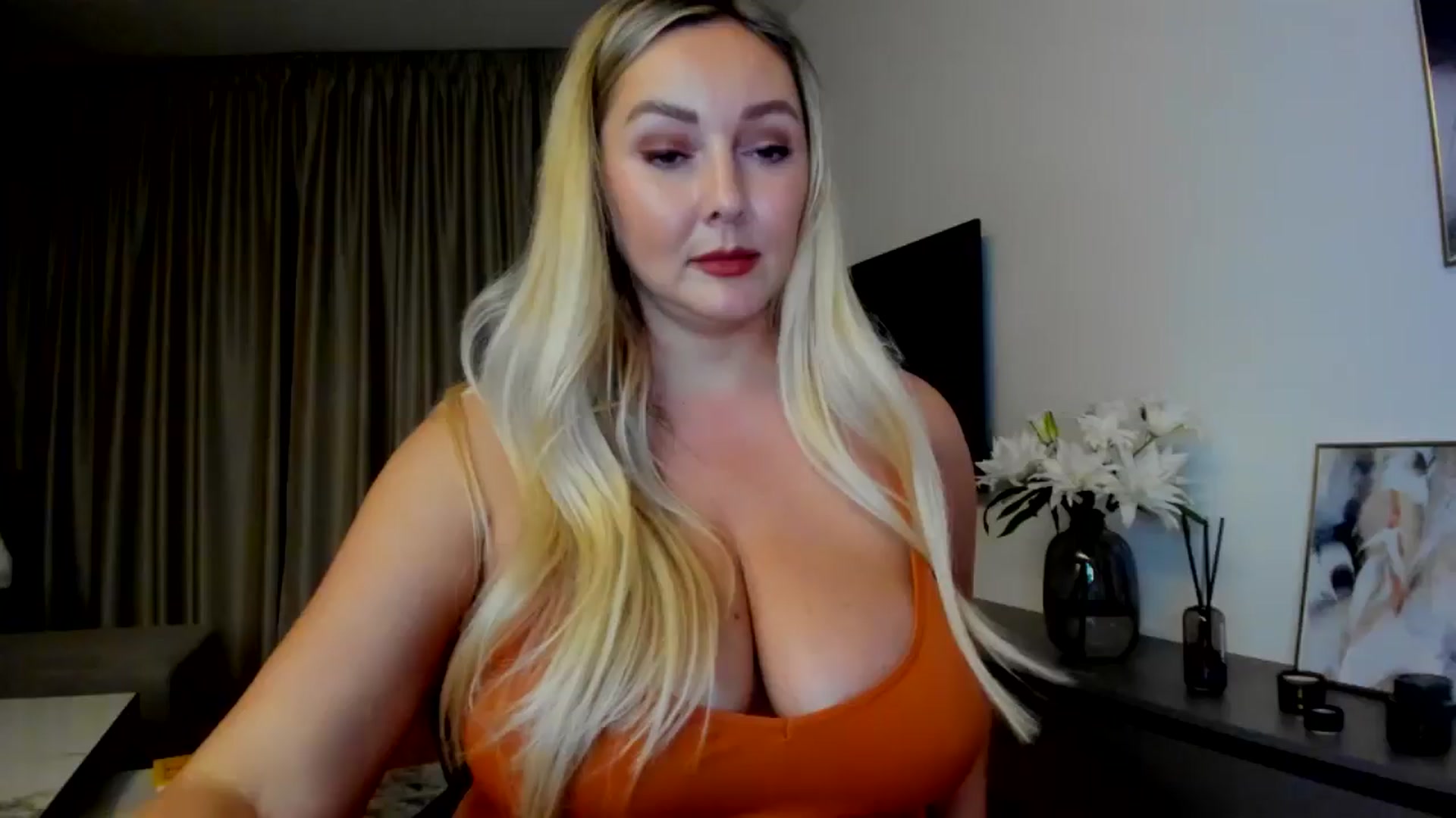Gallery image thumbnail from Mi_Ha's myfreecams stream on, 07/20/2025, 21:03 image 16 of 20