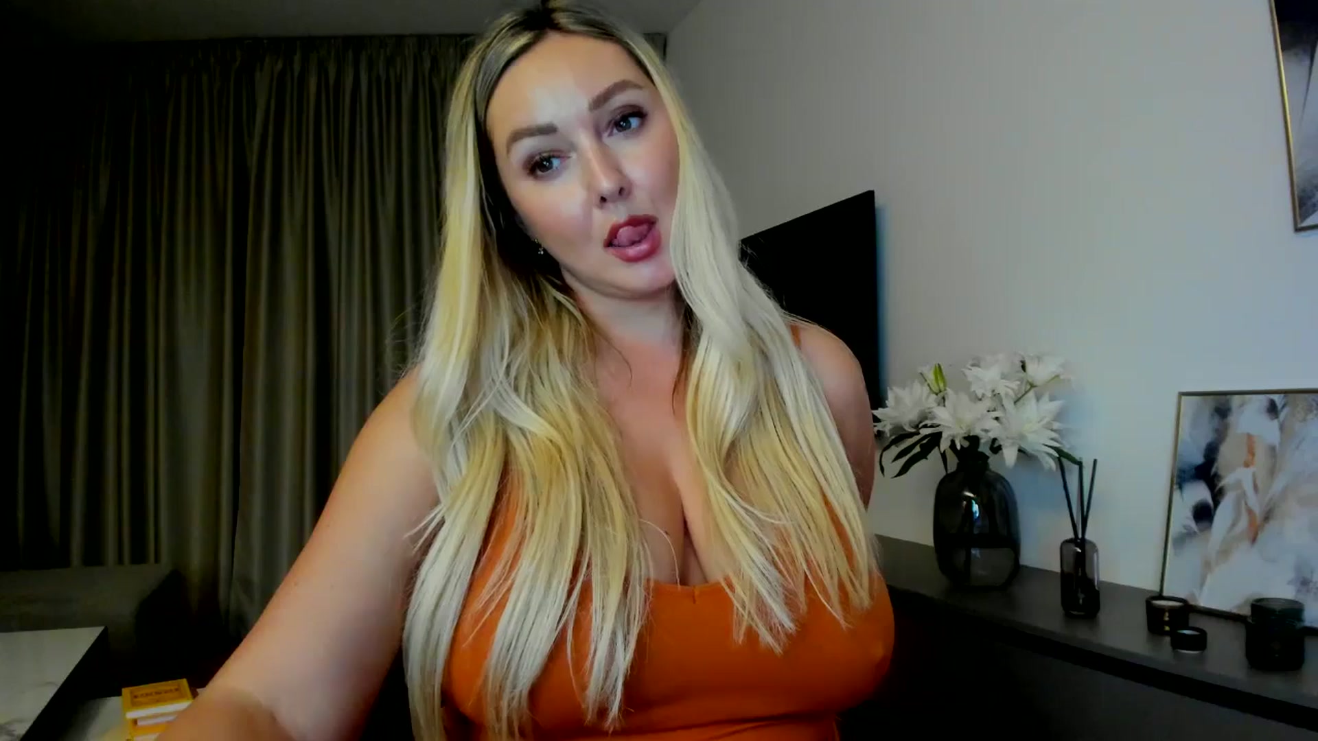 Gallery image thumbnail from Mi_Ha's myfreecams stream on, 07/20/2025, 21:57 image 19 of 20
