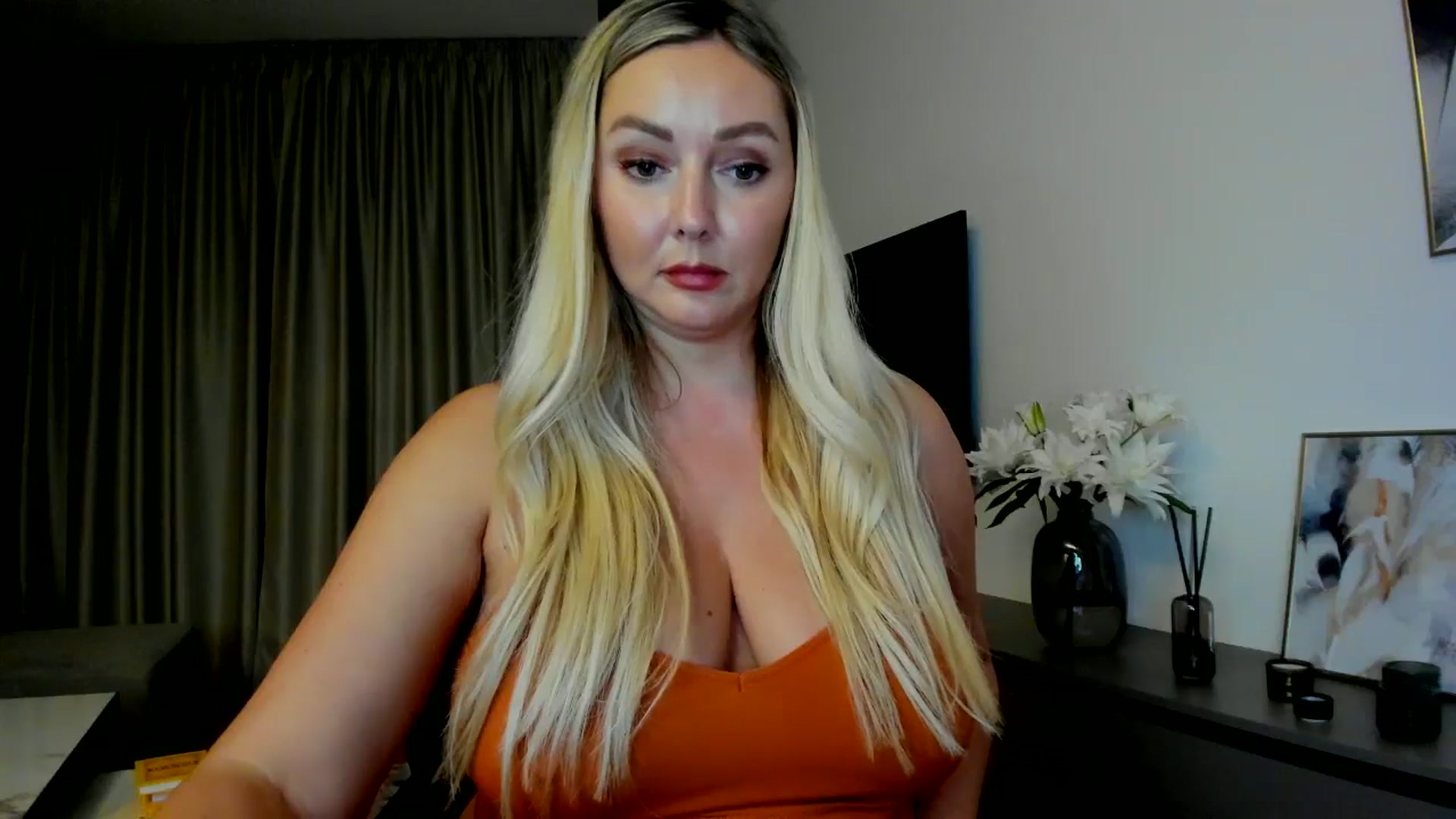 Gallery image thumbnail from Mi_Ha's myfreecams stream on, 07/20/2025, 21:57 image 6 of 20