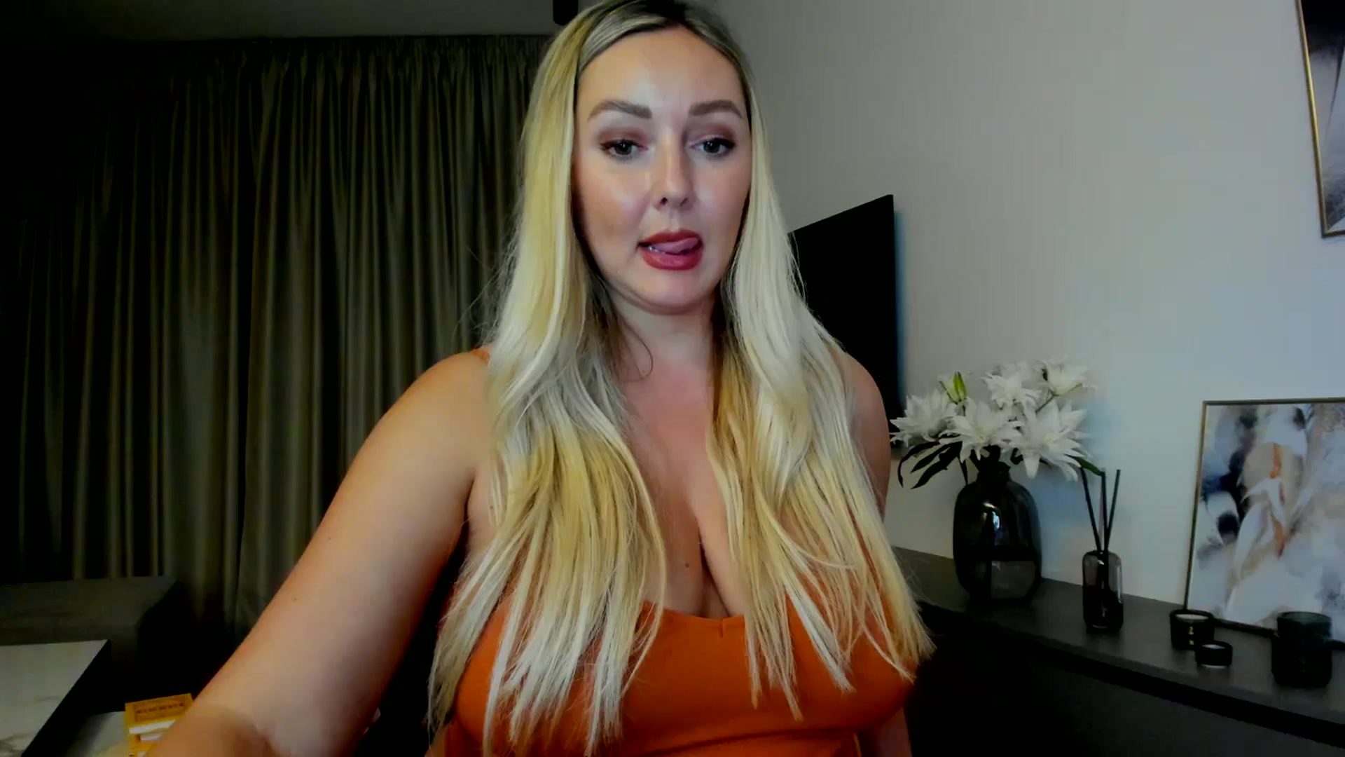 Gallery image thumbnail from Mi_Ha's myfreecams stream on, 07/20/2025, 21:57 image 9 of 20