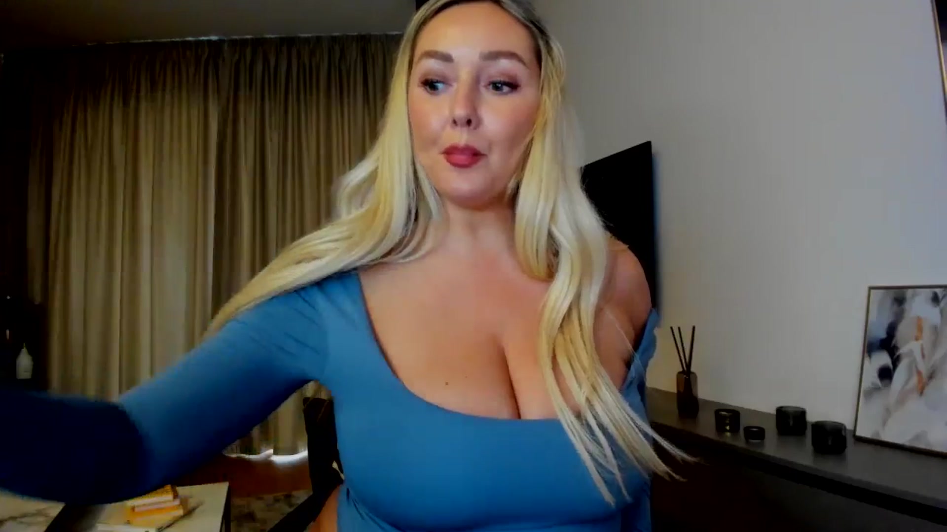 Gallery image thumbnail from Mi_Ha's myfreecams stream on, 07/22/2025, 14:02 image 12 of 20