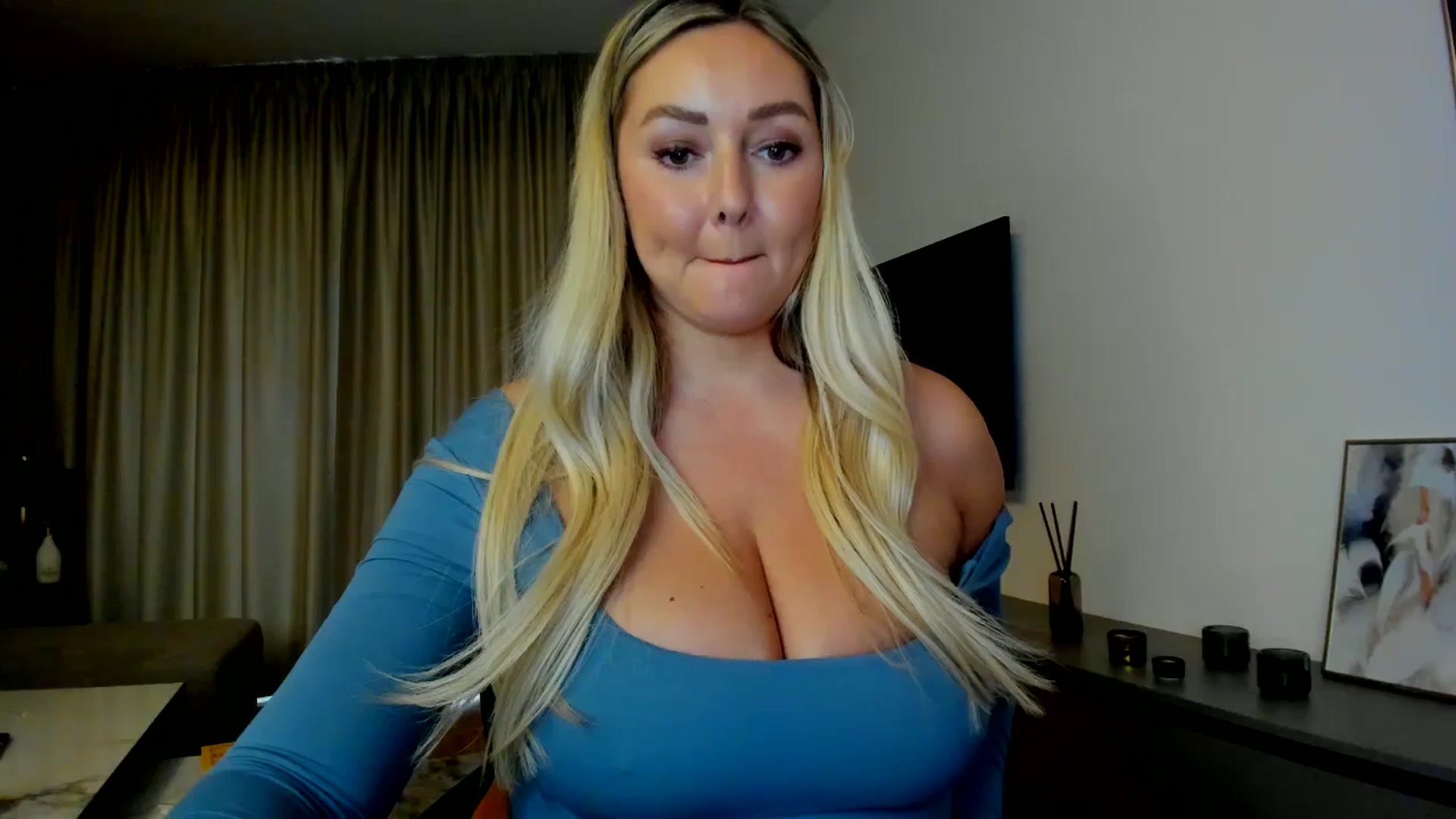 Gallery image thumbnail from Mi_Ha's myfreecams stream on, 07/22/2025, 14:02 image 17 of 20