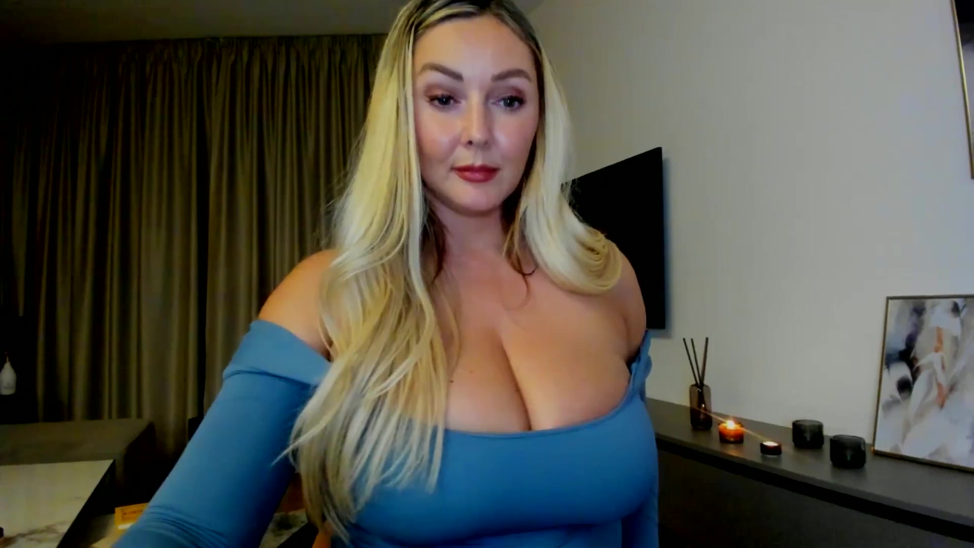Gallery image thumbnail from Mi_Ha's myfreecams stream on, 07/22/2025, 21:16 image 15 of 20