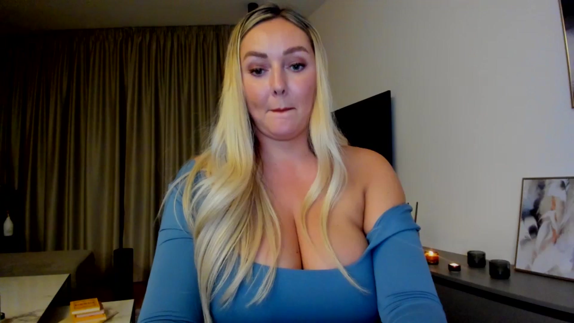 Gallery image thumbnail from Mi_Ha's myfreecams stream on, 07/22/2025, 21:16 image 6 of 20
