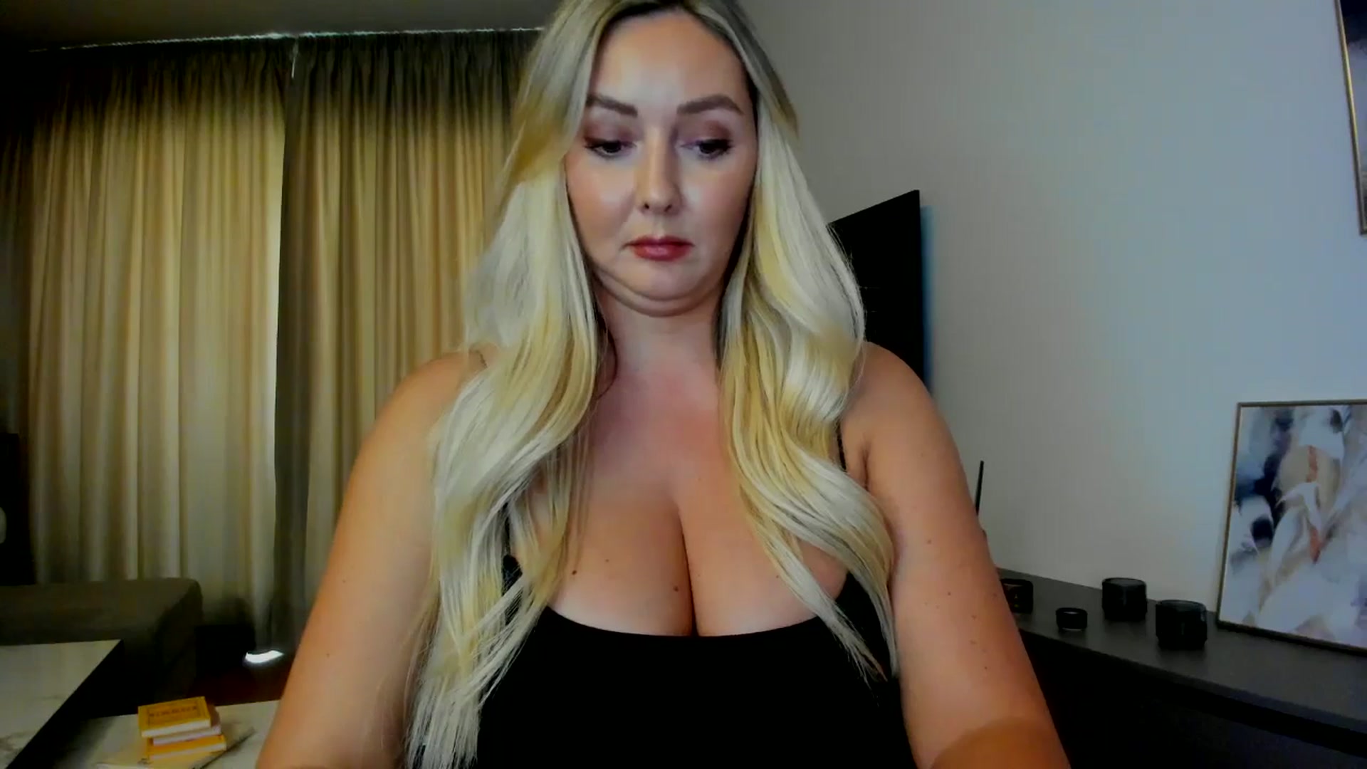 Gallery image thumbnail from Mi_Ha's myfreecams stream on, 07/23/2025, 13:34 image 13 of 20