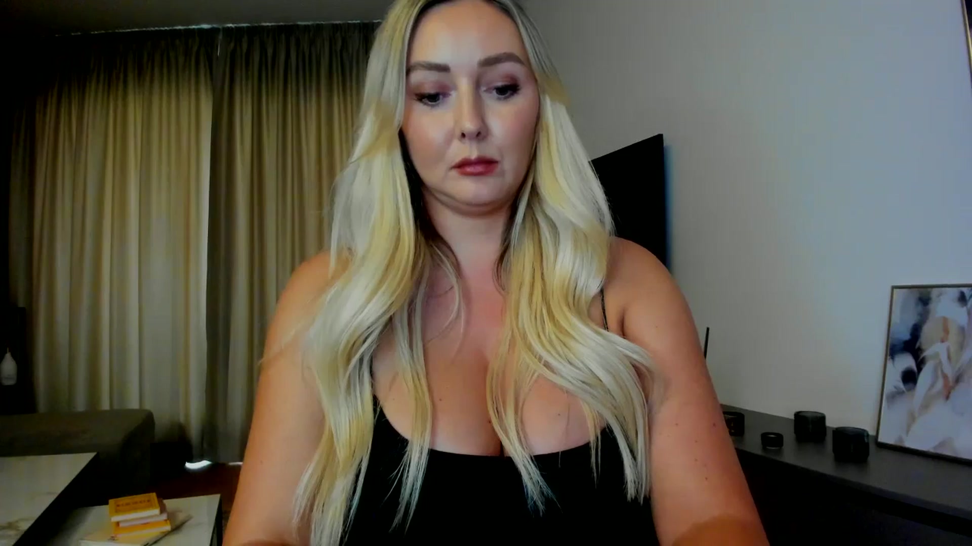 Gallery image thumbnail from Mi_Ha's myfreecams stream on, 07/23/2025, 13:34 image 10 of 20