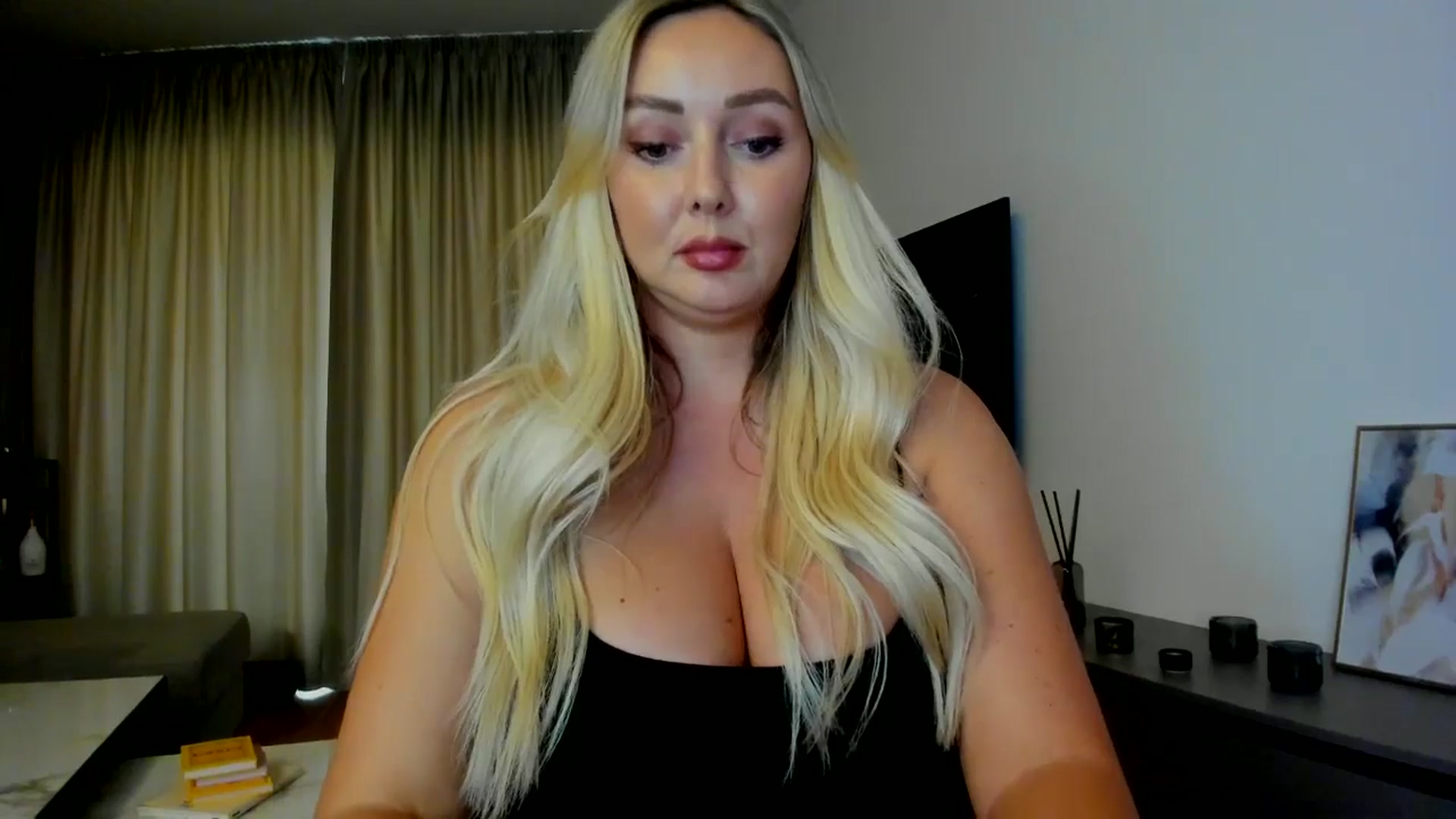 Gallery image thumbnail from Mi_Ha's myfreecams stream on, 07/23/2025, 13:34 image 4 of 20
