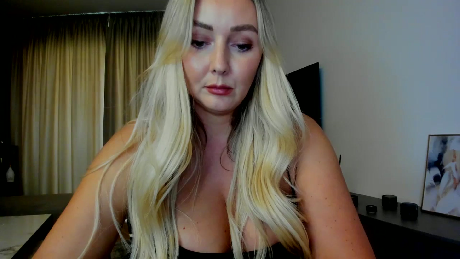 Gallery image thumbnail from Mi_Ha's myfreecams stream on, 07/23/2025, 13:34 image 5 of 20