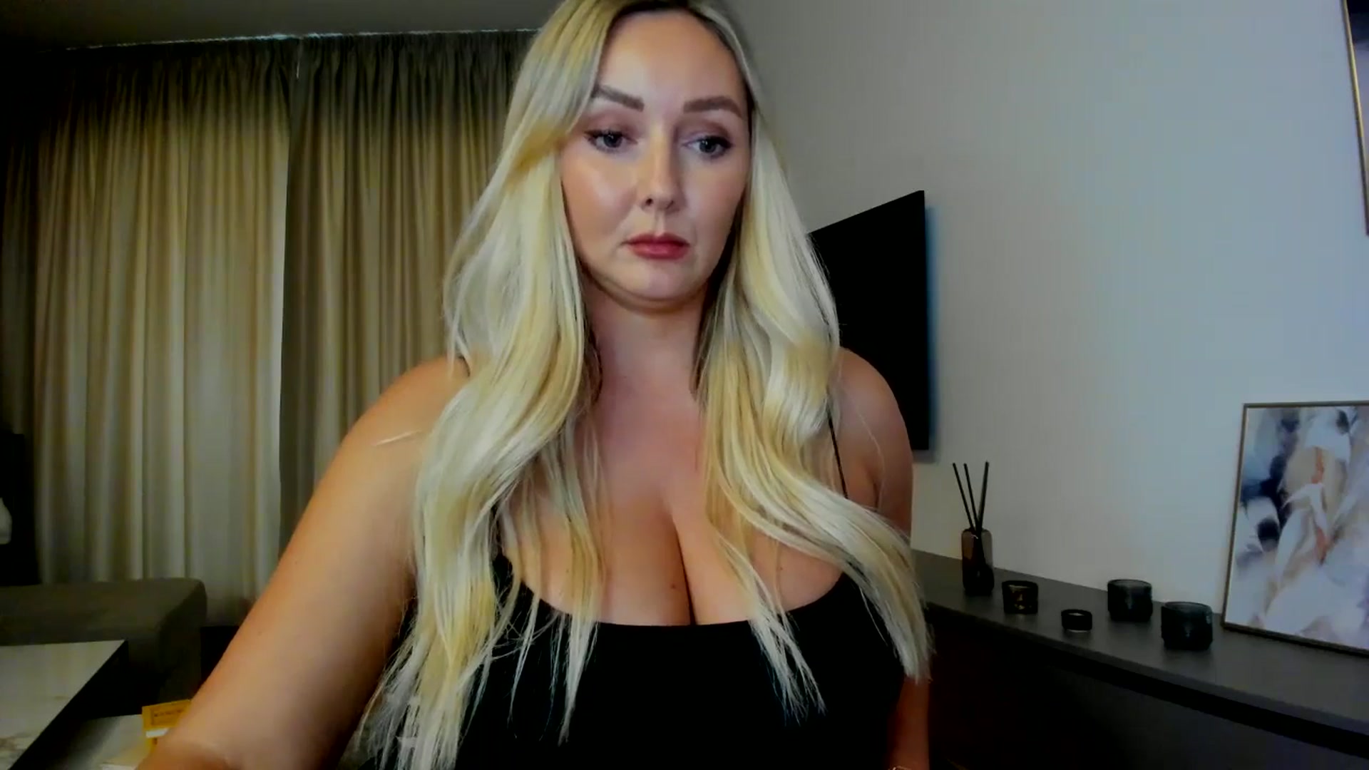 Gallery image thumbnail from Mi_Ha's myfreecams stream on, 07/23/2025, 13:34 image 12 of 20