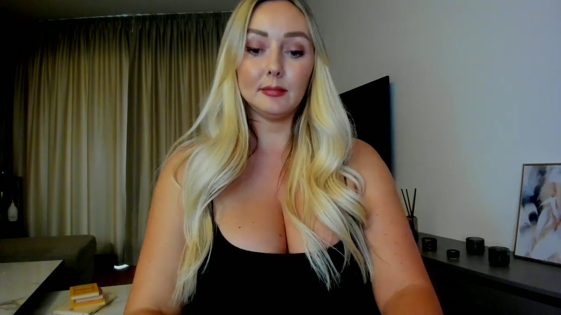 Gallery image thumbnail from Mi_Ha's myfreecams stream on, 07/23/2025, 13:34 image 3 of 20