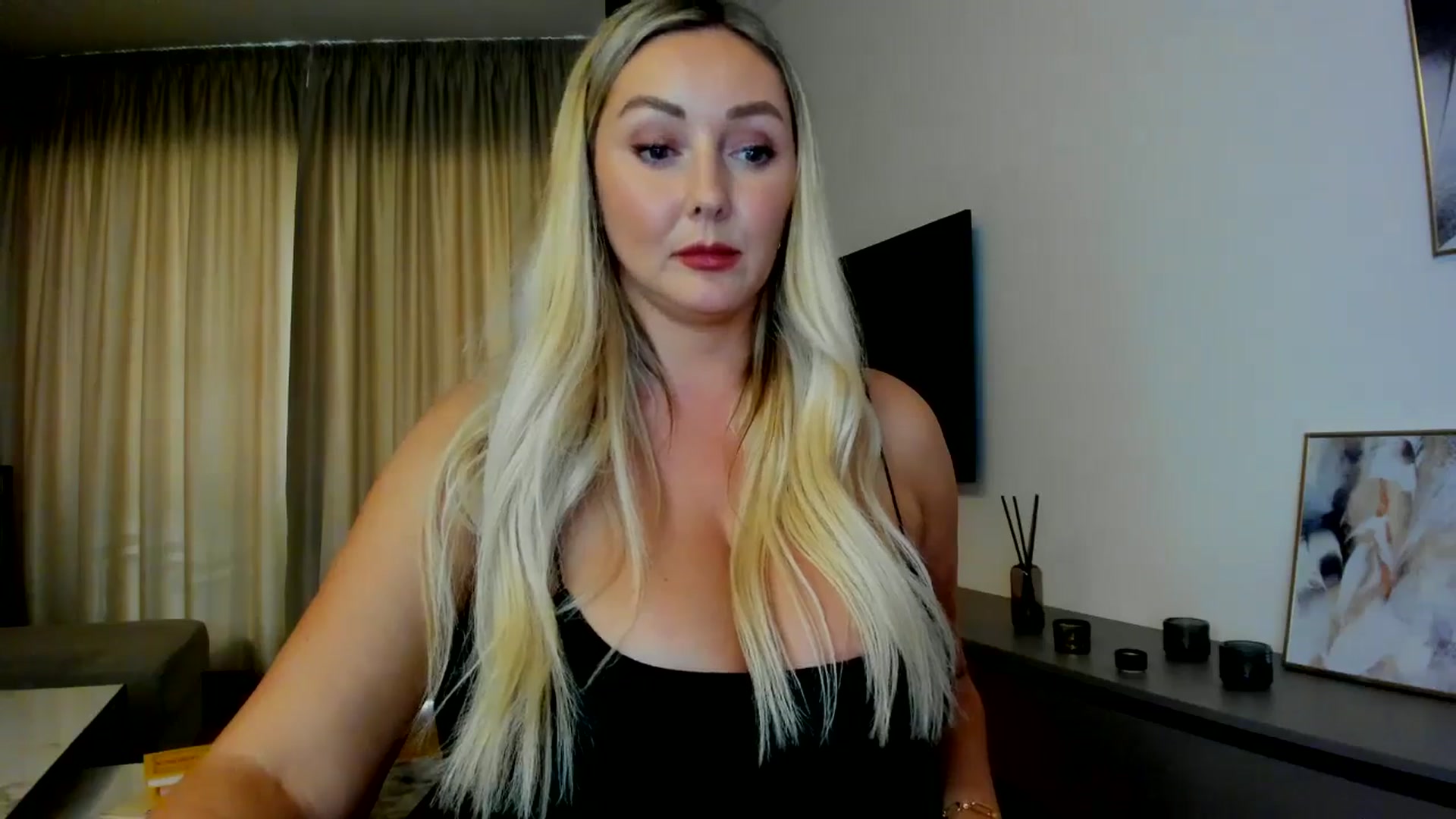 Gallery image thumbnail from Mi_Ha's myfreecams stream on, 07/23/2025, 15:51 image 7 of 20