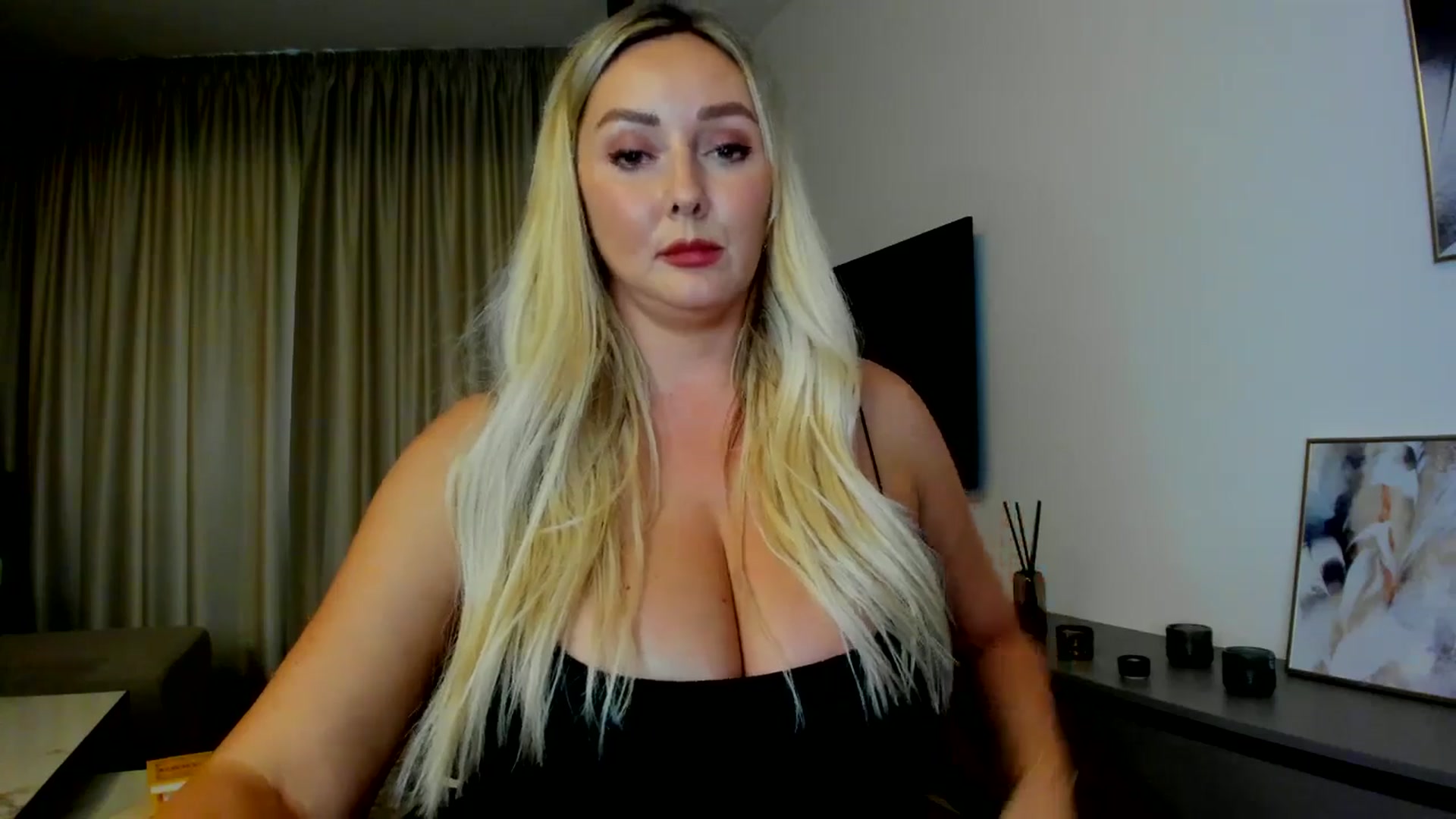Gallery image thumbnail from Mi_Ha's myfreecams stream on, 07/23/2025, 15:51 image 13 of 20