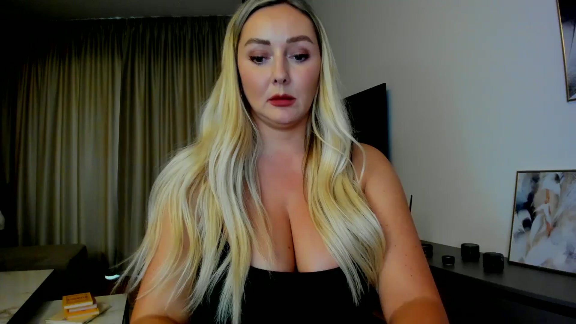 Gallery image thumbnail from Mi_Ha's myfreecams stream on, 07/23/2025, 15:51 image 3 of 20