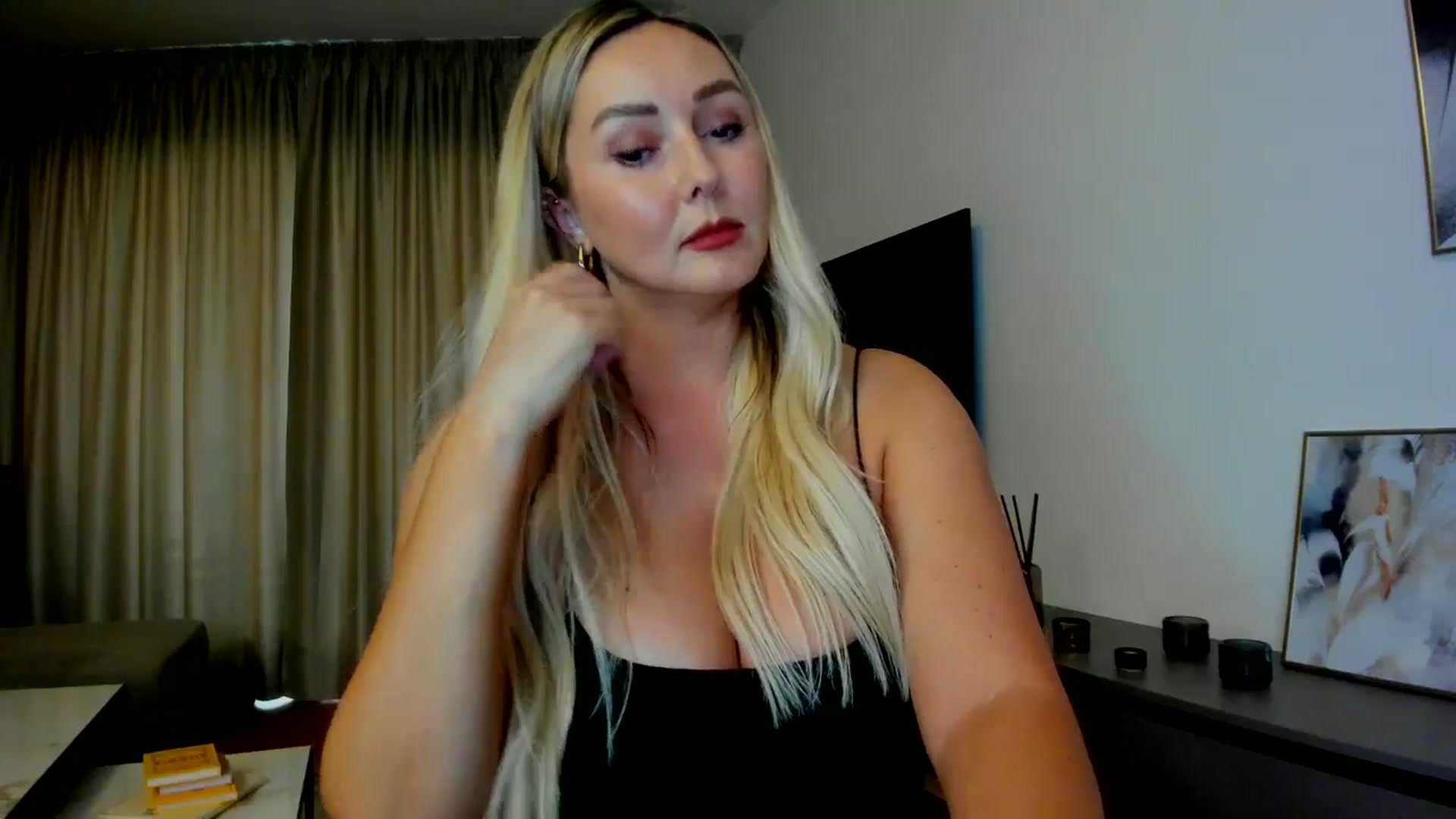 Gallery image thumbnail from Mi_Ha's myfreecams stream on, 07/23/2025, 15:51 image 8 of 20