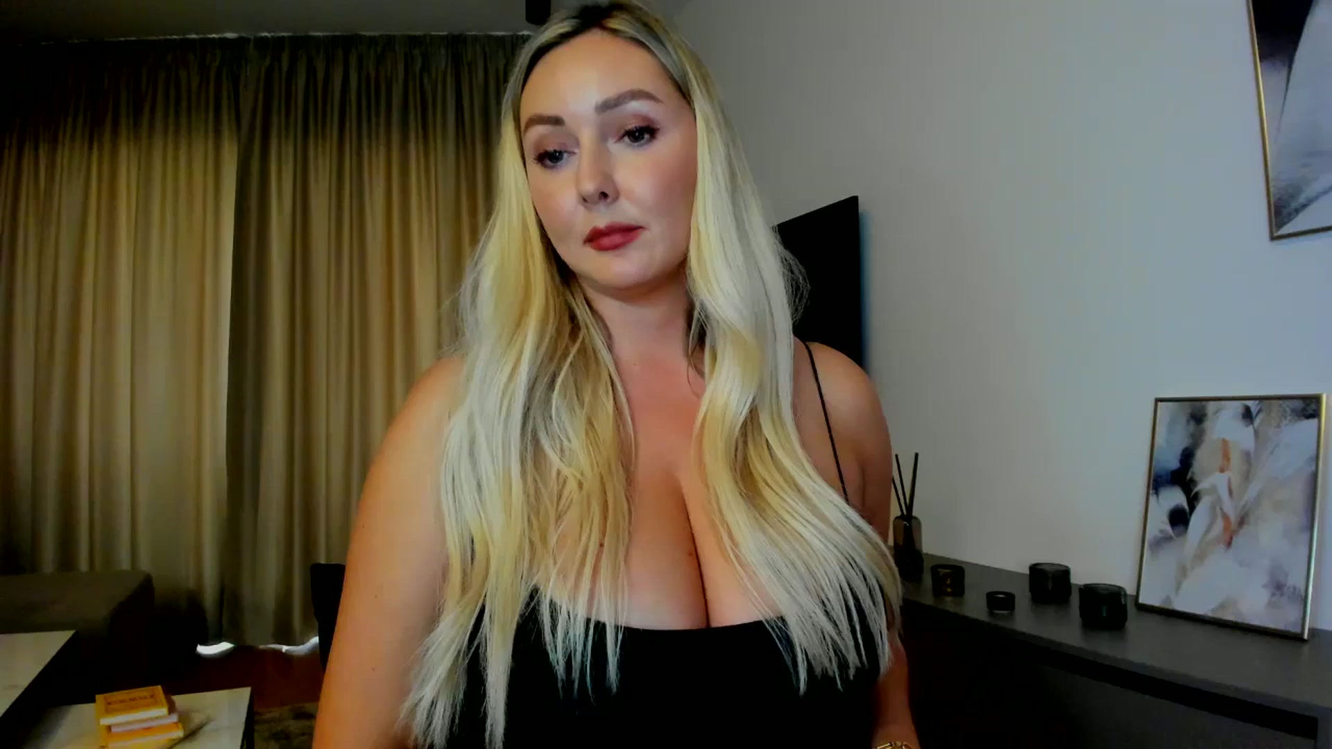 Gallery image thumbnail from Mi_Ha's myfreecams stream on, 07/23/2025, 16:09 image 5 of 20