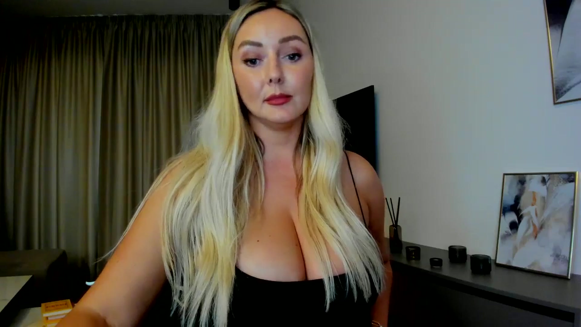 Gallery image thumbnail from Mi_Ha's myfreecams stream on, 07/23/2025, 16:09 image 17 of 20