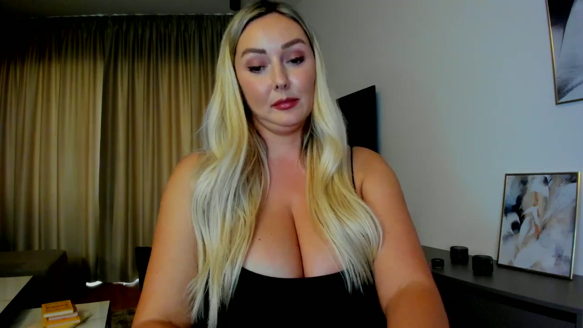 Gallery image thumbnail from Mi_Ha's myfreecams stream on, 07/23/2025, 16:09 image 6 of 20