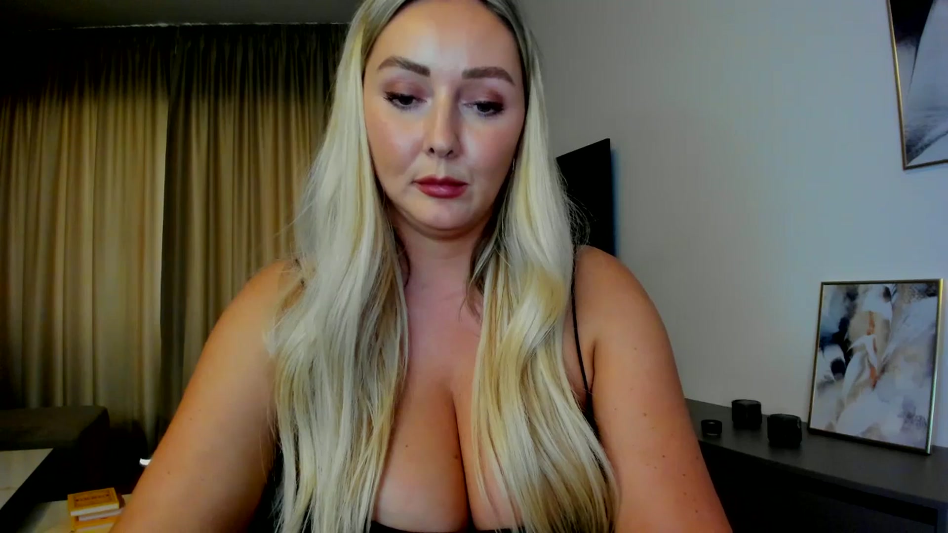 Gallery image thumbnail from Mi_Ha's myfreecams stream on, 07/23/2025, 16:09 image 7 of 20