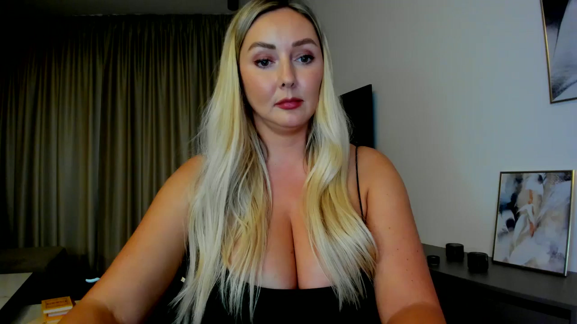 Gallery image thumbnail from Mi_Ha's myfreecams stream on, 07/23/2025, 16:09 image 3 of 20