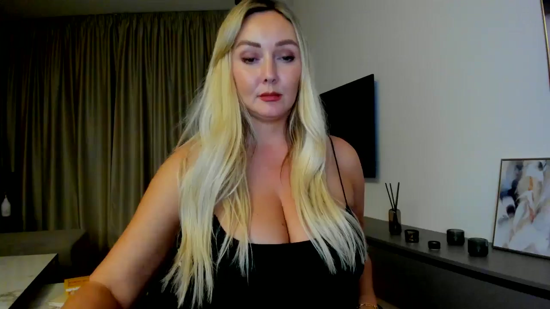 Gallery image thumbnail from Mi_Ha's myfreecams stream on, 07/23/2025, 21:22 image 12 of 20