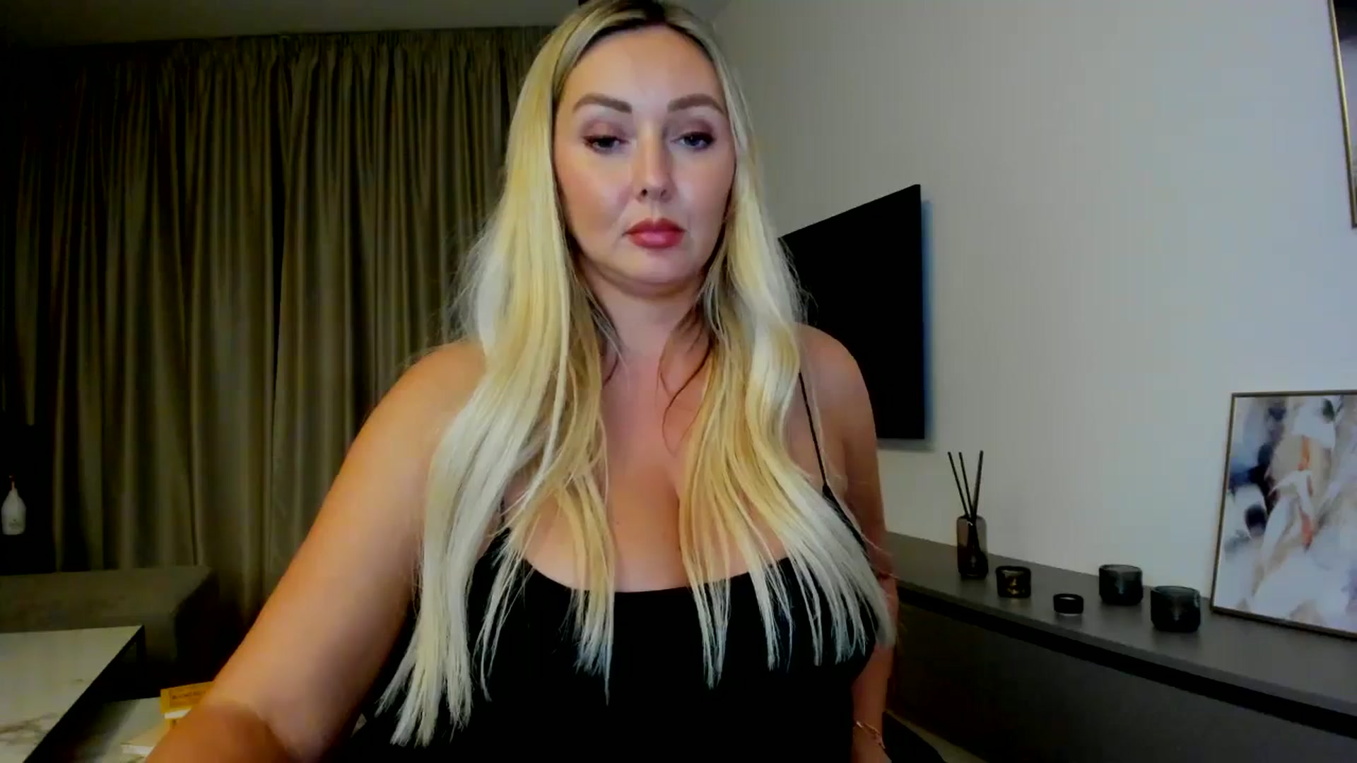 Gallery image thumbnail from Mi_Ha's myfreecams stream on, 07/23/2025, 21:22 image 17 of 20