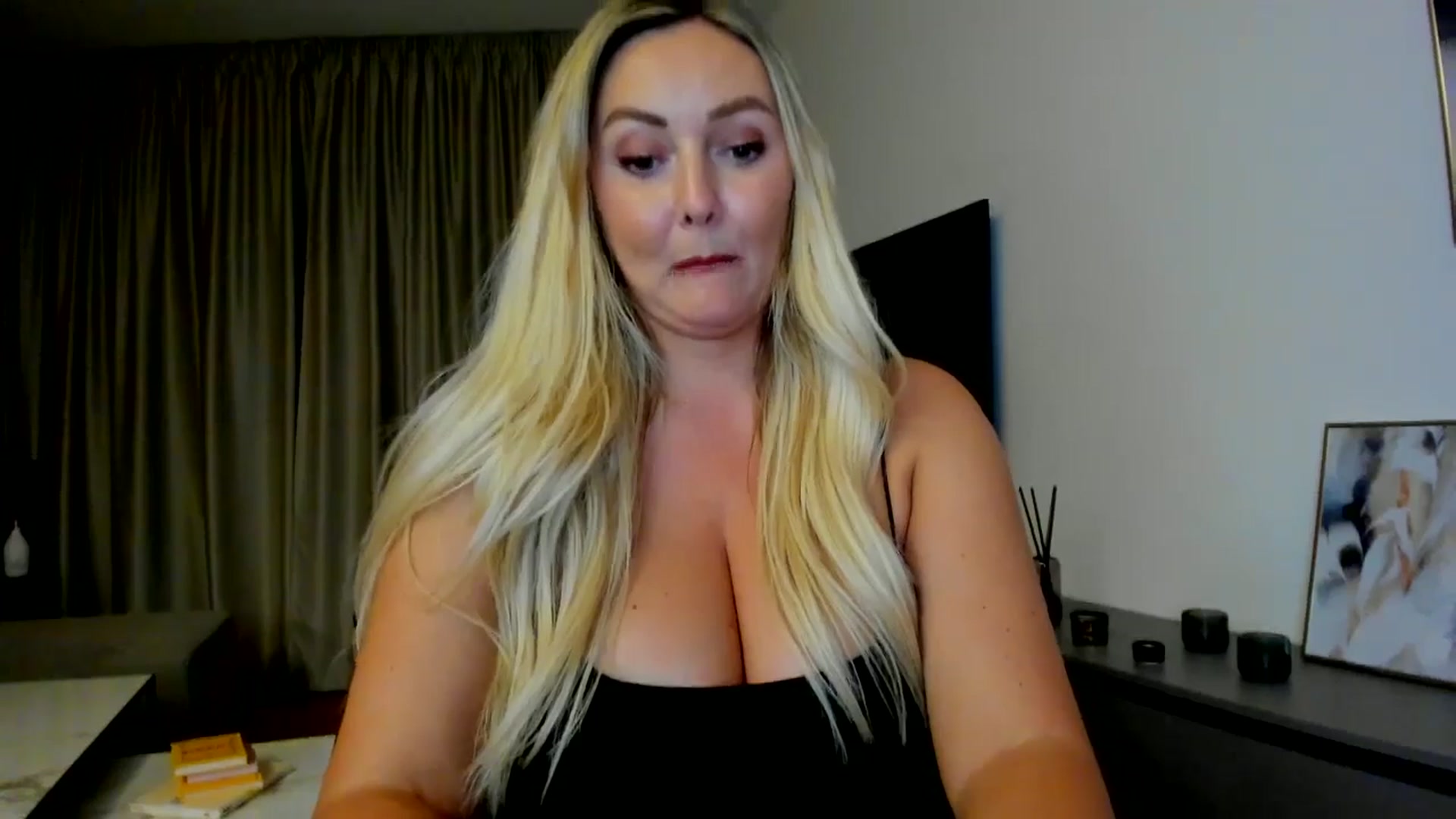 Gallery image thumbnail from Mi_Ha's myfreecams stream on, 07/23/2025, 21:22 image 11 of 20