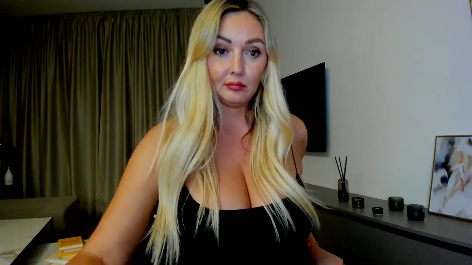 Gallery image thumbnail from Mi_Ha's myfreecams stream on, 07/23/2025, 21:22 image 13 of 20
